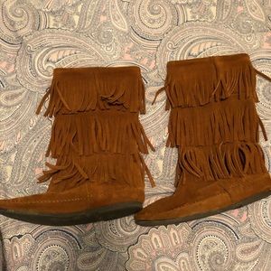 Minnetonka fringe boots